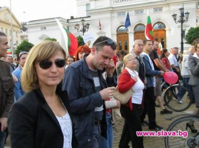 Шефка в БНТ първа свирка на протестите