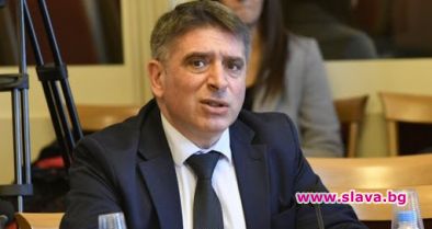 Премиерът забрани на министър Кирилов да пише постове във Фейсбук