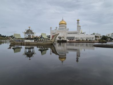 Как най-богатият в света превърна народа си в най-заможен с 0 данъци, лихви по заеми, такси, осигуро